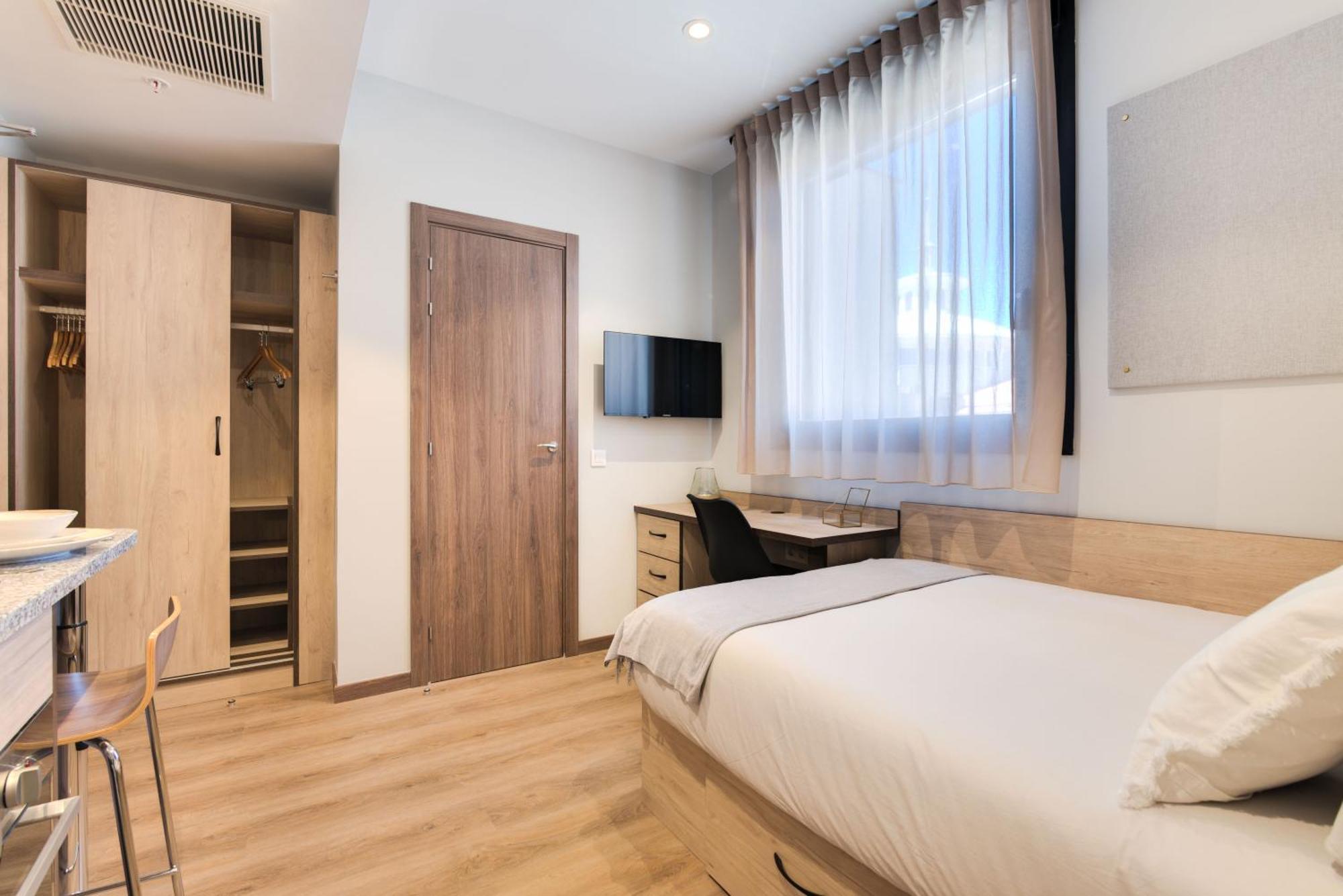 Livensa Living Pamplona Albergue Juvenil Exterior photo