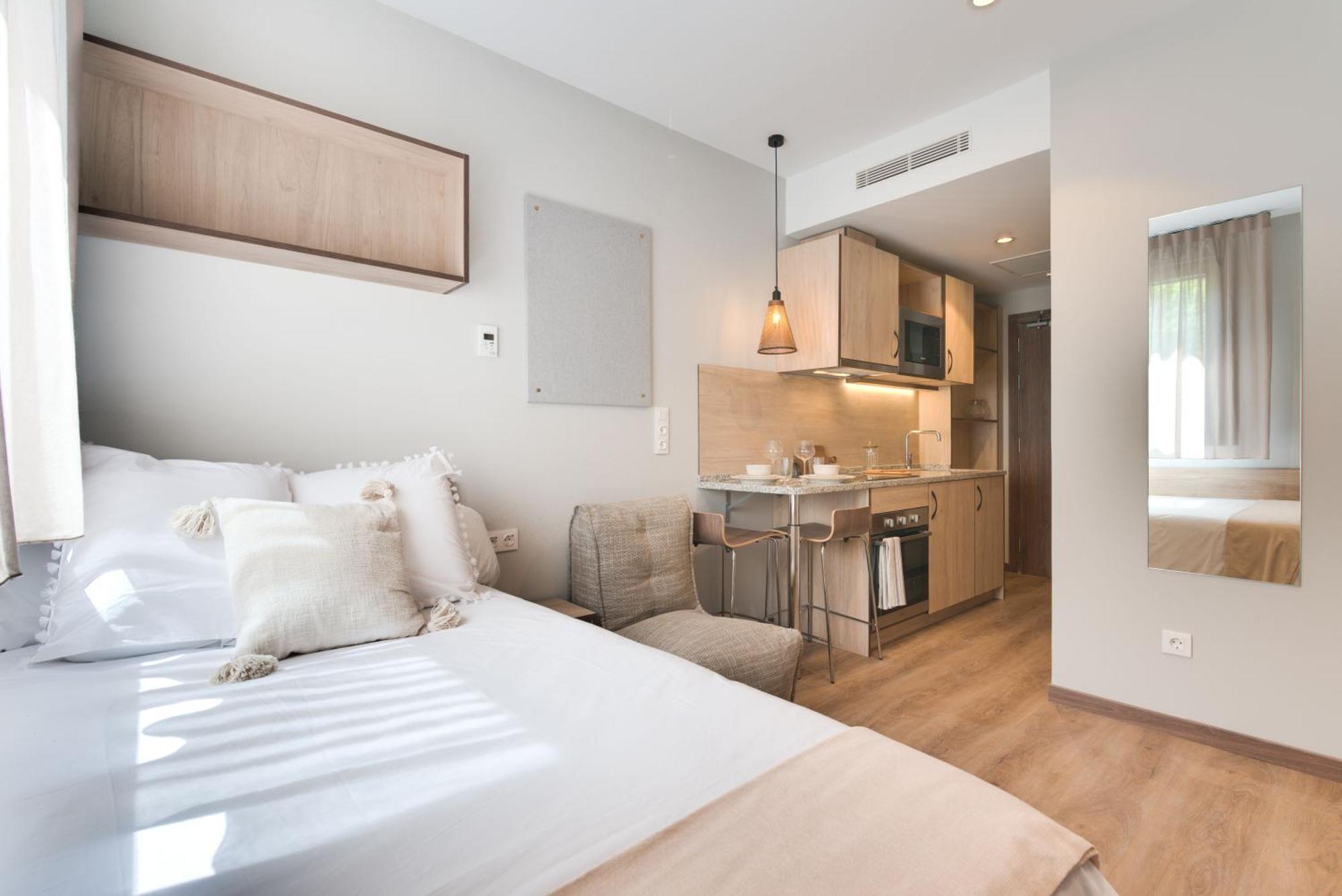 Livensa Living Pamplona Albergue Juvenil Exterior photo